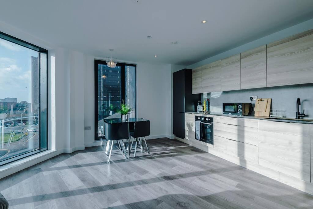 פרסטון Stunning 2-Bed Premium Apartment - Free Wi-Fi מראה חיצוני תמונה